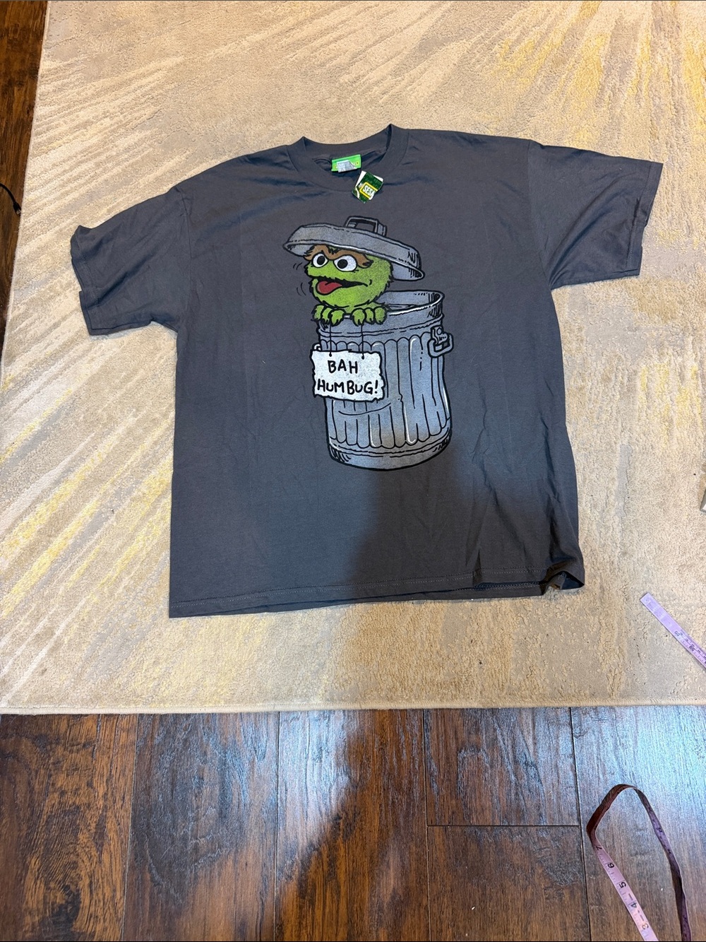 Sesame Street Men's Funny
Graphic Tee Oscar The Grouch
XL Grey Green 100% Cotton